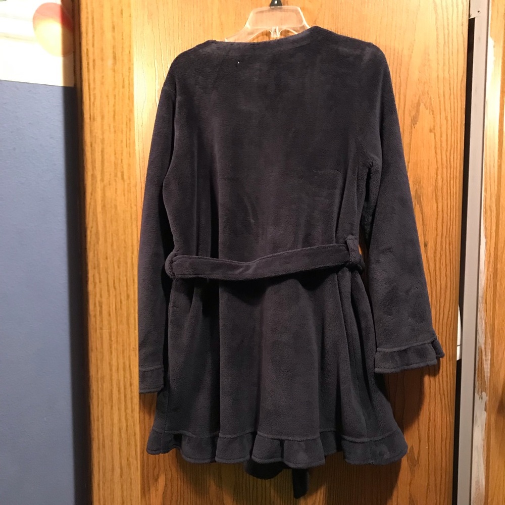 Woman’s Fluffy Robe - Picture 5 of 6